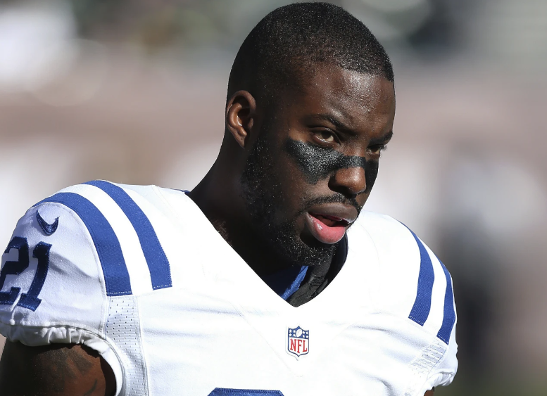 Former Miami Dolphins and Indianapolis Colts cornerback Vontae Davis was found dead in his South Florida home on today - police say no foul play is suspected. #VontaeDavis #NFL #MiamiDolphins Full story at link in bio