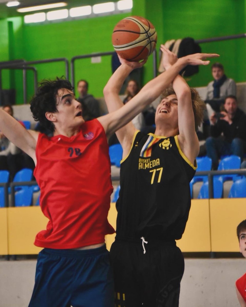BasketAlmeda's tweet photo. 🏀 Torneig Saragossa

👉���� El @Sharp_ES Cadet 1 masculí ha disputat el torneig de Saragossa competint davant grans equips com @MovistarEstu.

🎙️ Marxem amb bones sensacions. Hem pogut jugar partits contra grans equips on ens enduem moltes coses bones per continuar creixent!😍👏🏻 https://t.co/1MiF5cs494