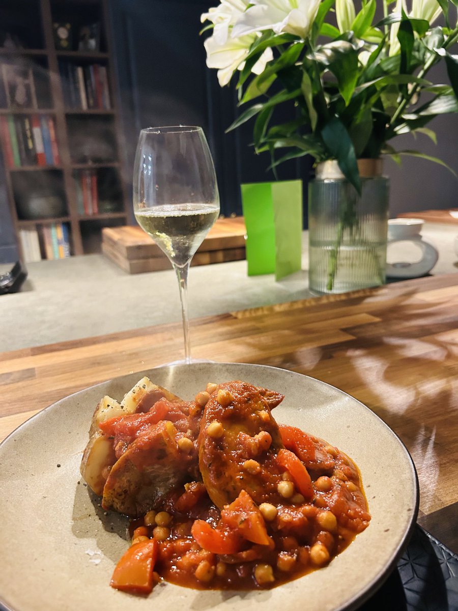 ⁦@wildfoodboy⁩ did your stew with pancetta, chickpea and chorizo with game from the freezer. OMG! Incredible flavours, baked potato rather than rice & washed down with an awesome sav b from ⁦@rodeasthope⁩ #fieldtofork #Lincolnshirwildfood #shooting #BASC #partridge