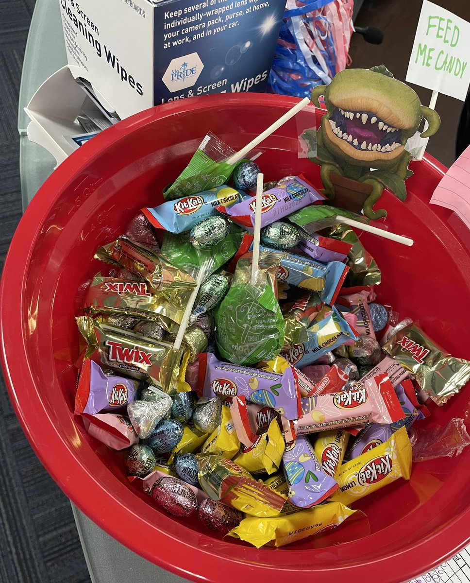 The Monday after a holiday in the office. 

YES PLEASE! 🤤😋
#happymonday
#glorious