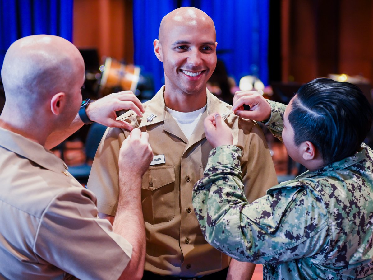 Please help us welcome our newest member, Musician First Class Rayvon Owen! Prior to joining the U.S. Navy Band, Owen competed on the 14th season of American Idol, placing fourth in the singing competition. Welcome aboard! #USN #USNavy #WelcomeAboard #NavyMusic