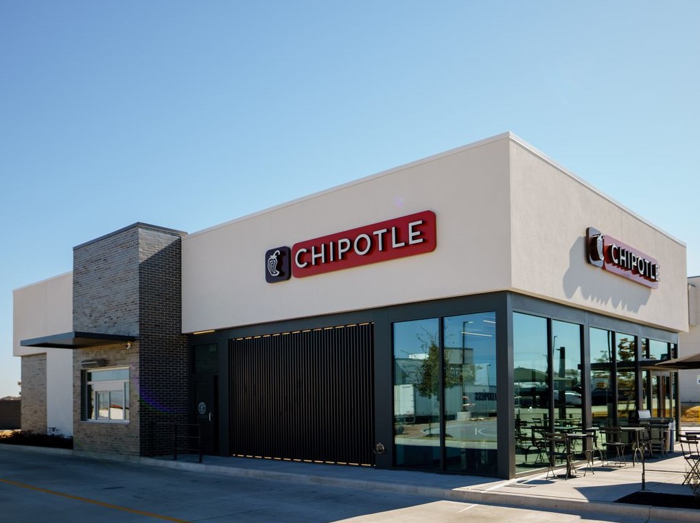 In 2022 Chipotle $CMG increased its target North American restaurant account by 20% to 7,000

One of the main reasons?

Strong sales and profit performance of newly opened restaurants in rural and small town markets of <40,000 people

Like many QSRs, Chipotle's real estate focus