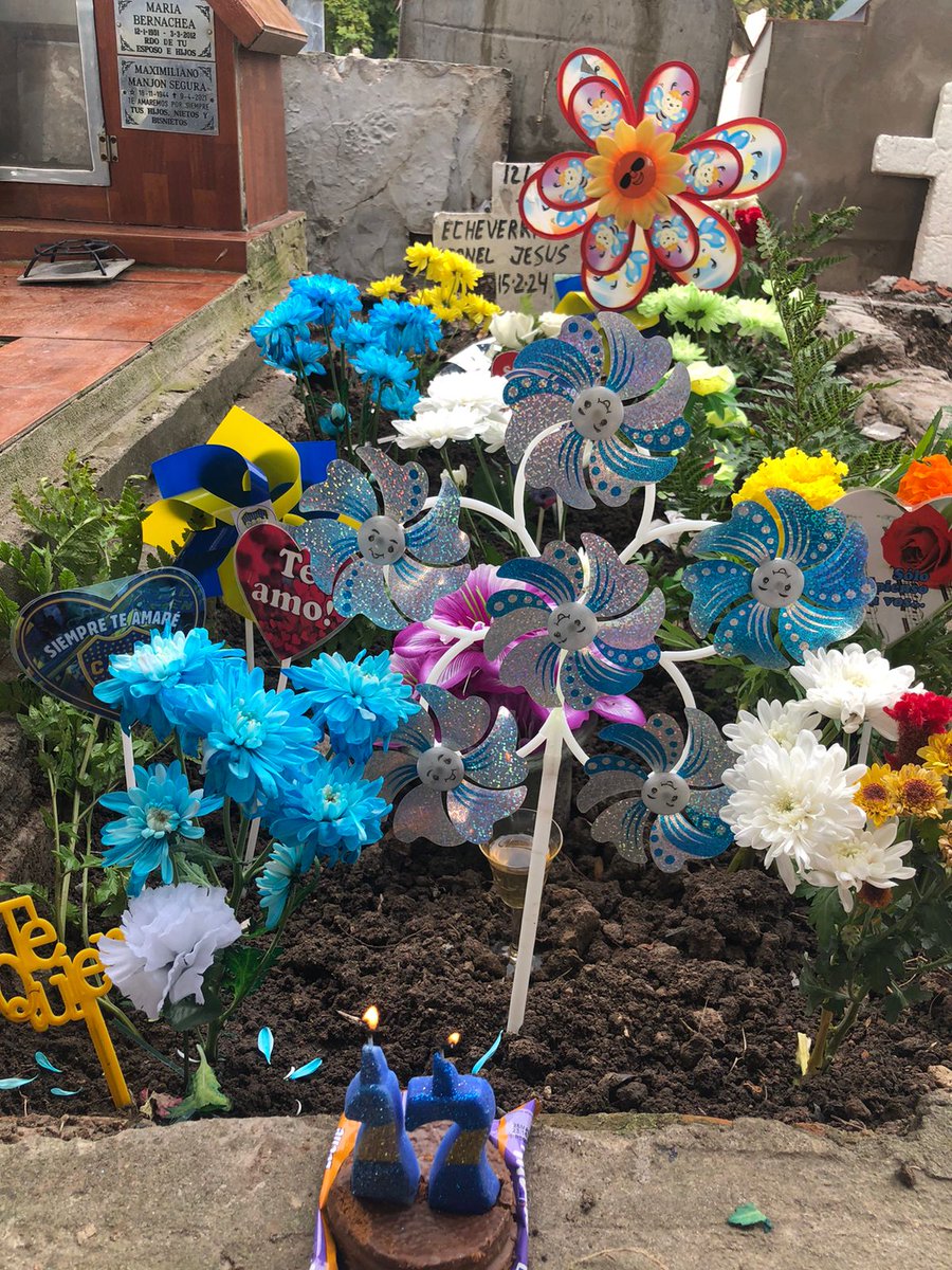 hoy fuimos a verte todos como a vos te gustaba, te pusimos música por tu cumpleaños, se me hace tan difícil todavía, te extraño y te deseo un muy feliz cumpleaños mi Leito, el cielo está de fiesta con vos🤍.