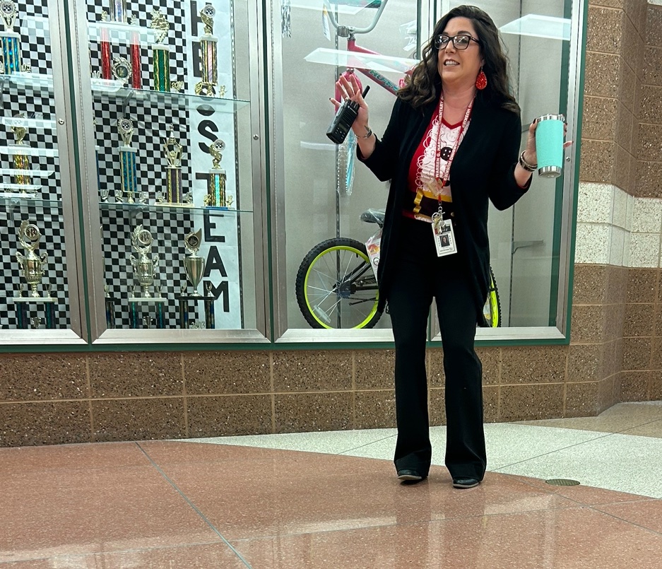 Harding_School's tweet image. Happy Assistant Principal Week to Ms Garrison!   You are truly the best at all that you do and you make Harding a better place daily!   Thanks for being a Husky and making us all better!