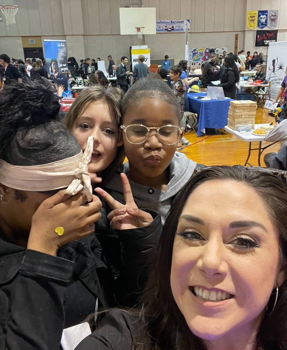 Harding_School's tweet image. Happy Assistant Principal Week to Ms Garrison!   You are truly the best at all that you do and you make Harding a better place daily!   Thanks for being a Husky and making us all better!