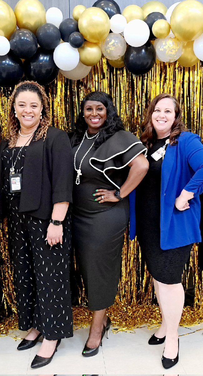 Happy Assistant Principal's Week to these AMAZING leading ladies!! @MiguelinaSimmo4 and @drmichellemayes, we appreciate ALL that you do for the students, staff, families, and commUNITY of @HumbleISD_RCE!! @HumbleISD #ShineALight #SendItOn