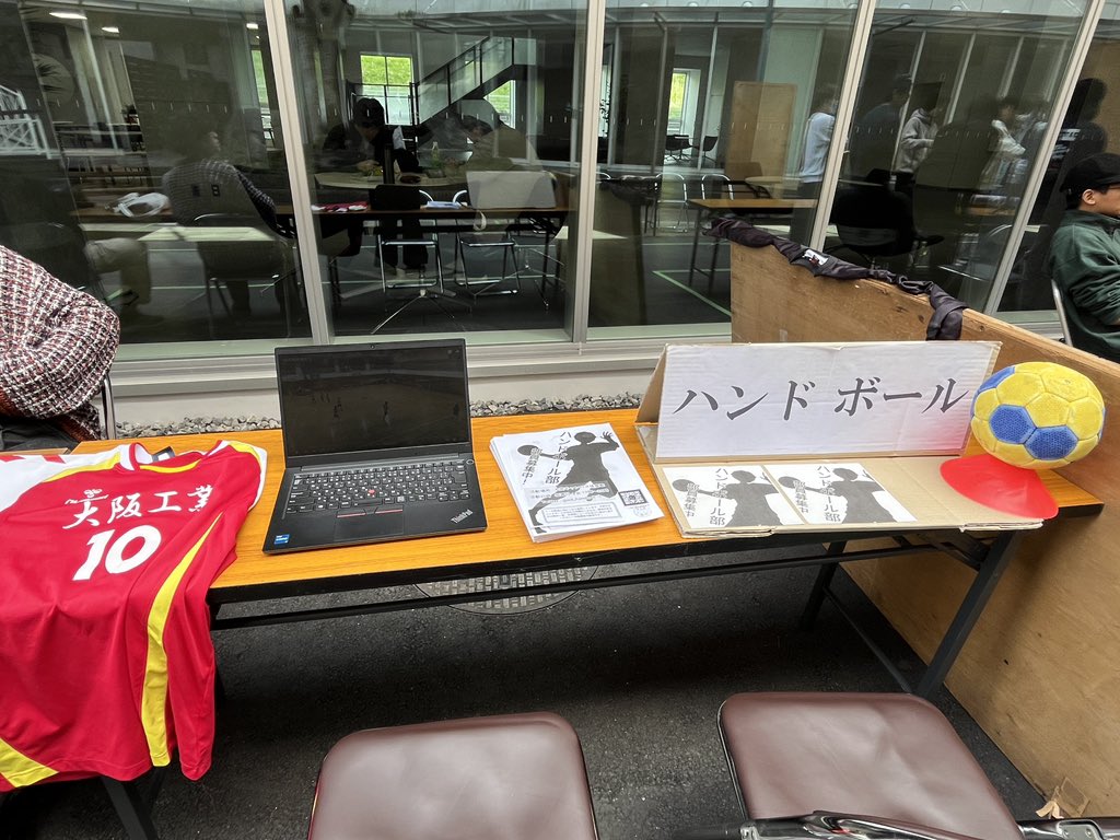 oit_handball's tweet image. 5号館前のブースでお待ちしております！
正門超えて中庭と逆側のエリアです！
 #春から大工大
 #大阪工業大学