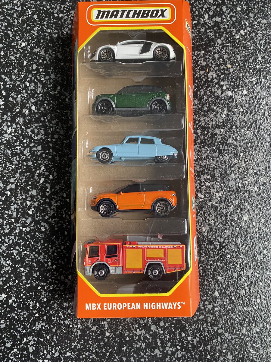 Picked up a nice little group of cars from the supermarket today which included DS Citroen.