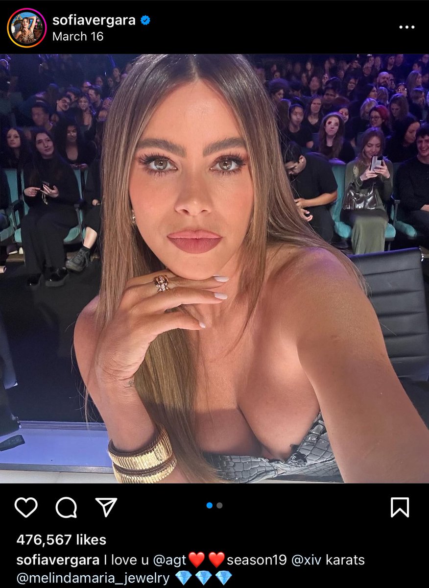 StormEllimac's tweet image. ummm… can someone please tell me wtf is going on in the background? 🥸