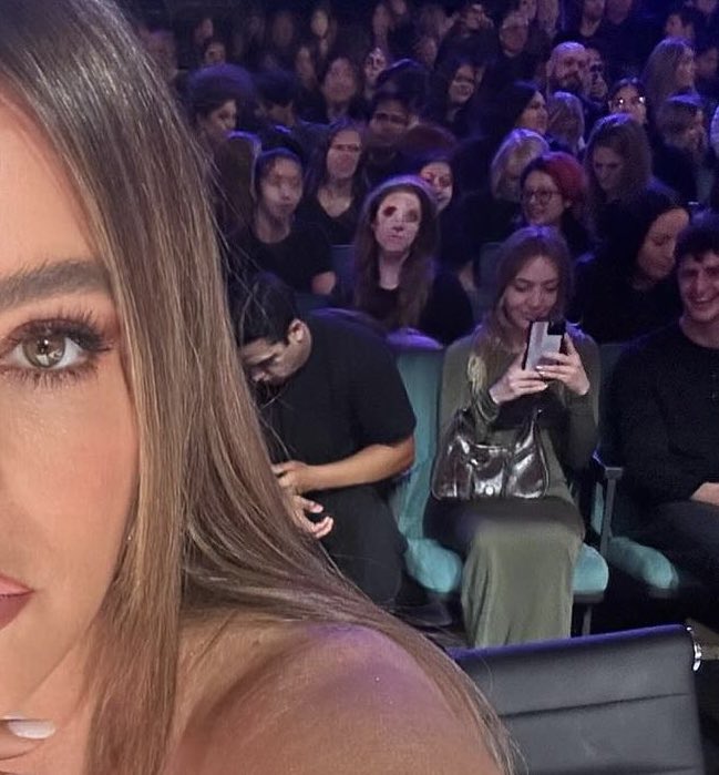 StormEllimac's tweet image. ummm… can someone please tell me wtf is going on in the background? 🥸
