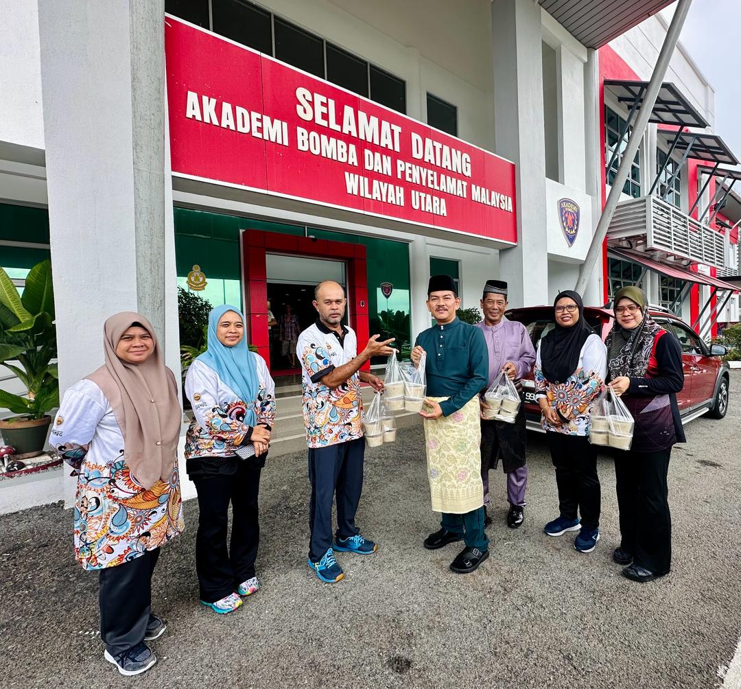 TRONOH, PERAK, 1 APRIL 2024 – Kelab Keluarga dan Rekreasi Akademi Pembangunan Belia Malaysia (APBM) Batu Gajah telah mengadakan Program Seri Ramadan iaitu memasak Bubur Lambuk di perkarangan garaj kenderaan APBM Batu Gajah.