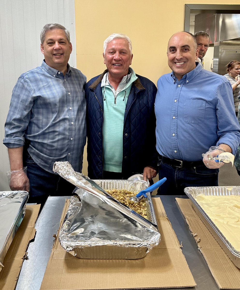 SenBruceTarr's tweet image. Thank you to the members of Post 3 and to the many volunteers who helped prepare, serve, and deliver 450 Easter meals this year to those in need in Cape Ann area on Easter Sunday. No one should be alone and without a hot meal on Easter Sunday. #AmericanLegion