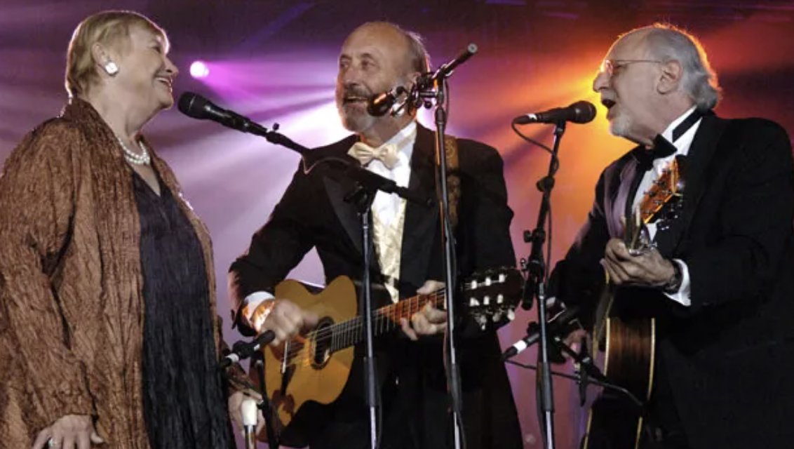 Mammals_Suck's tweet image. *MUSICAL REPRISE* Ruff the Painted Canid 
returned to inland sea 
MMMagic Portaled in a classic twist 
to a land called Moremi 
Ruff the Painted Canid, 
curled beneath the tree 
And warmed by rays &amp;amp; sneezing yeas, 
and other family glee! 
#2024MMM #ThreeDogNight