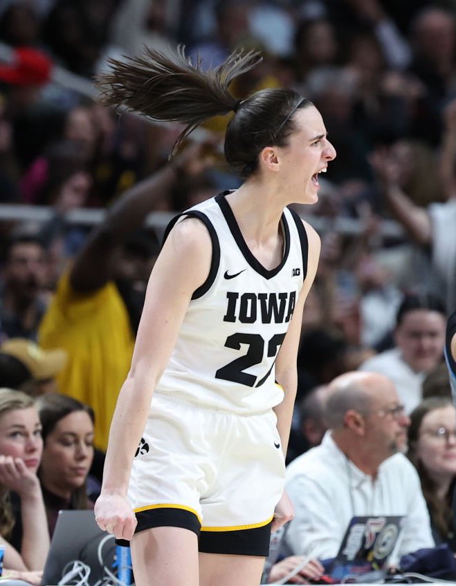 CAITLIN CLARK TONIGHT: 

41 POINTS 
7 REBOUNDS 
12 ASSISTS 
9 3PM 

The future of women’s basketball 🔥
