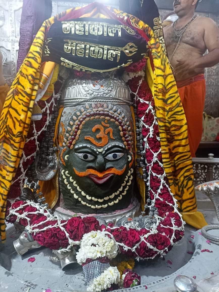 maran_gaurav's tweet photo. *🙏🌹जय श्री महाकाल 🌹🙏*
*श्री महाकालेश्वर ज्योतिर्लिंग का आज का भस्म आरती श्रृंगार दर्शन*
*🔱चैत्र, कृष्ण पक्ष, तिथि अष्टमी, संवत् 2080 (मंगलवार) 02 अप्रैल 2024🔱*
*🌹ॐ नमः शिवाय*🌹🙏💐 https://t.co/sm5uQDBs2l