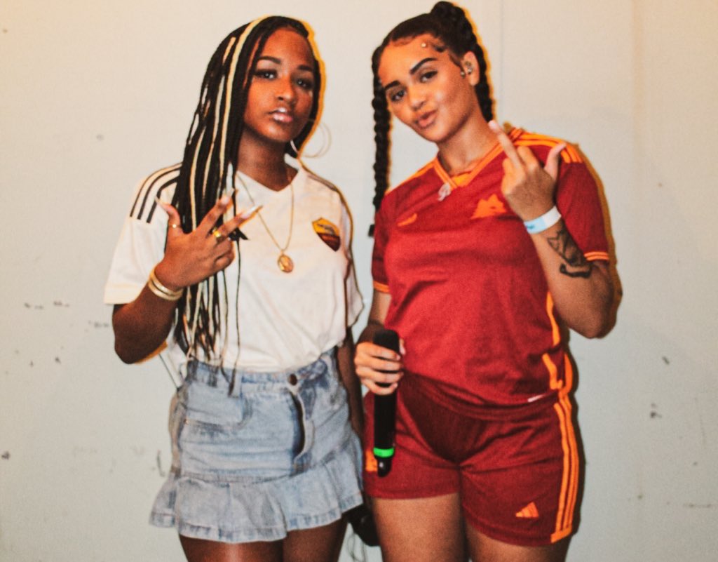 taldiBruna's tweet photo. Show da @eubtrem x @beatdoavila na abertura de lançamento da turnê “Ascensão do Cisne Negro” do @eumajorrd 🎤✨

Quebramo tudo! 💋💪🏾🏅 https://t.co/fMGgZZKMb7