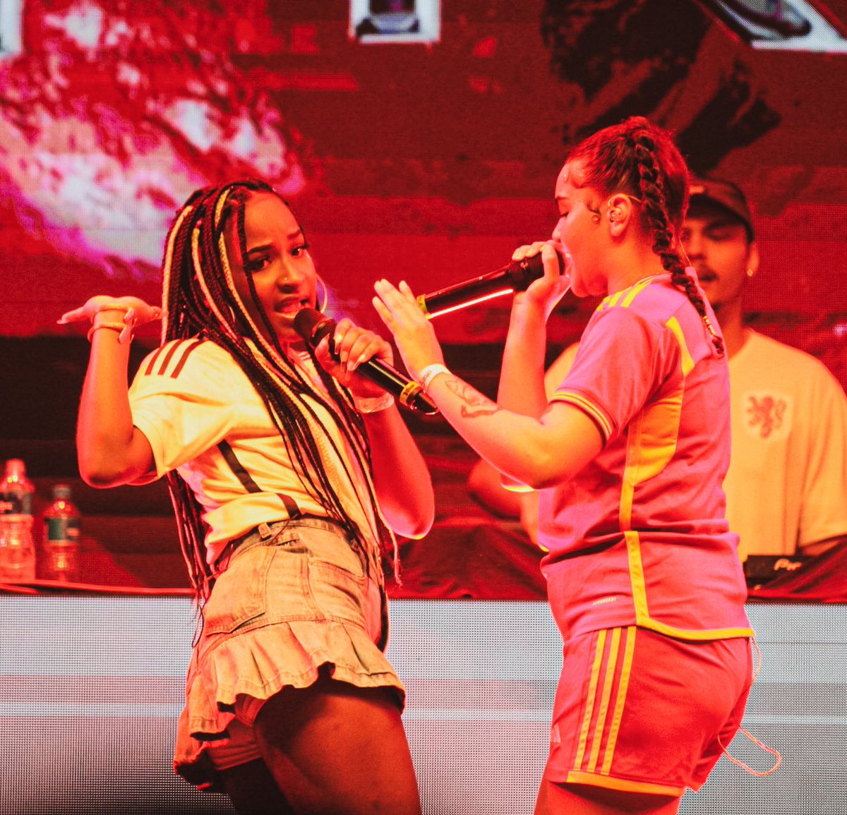taldiBruna's tweet photo. Show da @eubtrem x @beatdoavila na abertura de lançamento da turnê “Ascensão do Cisne Negro” do @eumajorrd 🎤✨

Quebramo tudo! 💋💪🏾🏅 https://t.co/fMGgZZKMb7