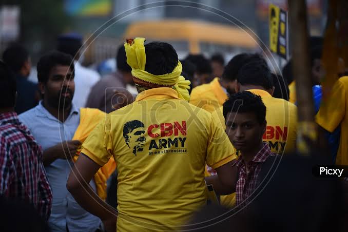 anuroopsai's tweet image. #APVolunteers
అసలు ఇలాంటి concept ఆలోచించింది @JaiTDP . 2019 కి ముందు సుమారు 5 లక్షల మంది సభ్యులు ఉన్న #CBNArmy meet and greet కార్యక్రమం ప్రజా వేదిక లో @ncbn అధ్యక్షతన జరిగింది. ఇంతమందిని పార్టీ - ప్రభుత్వం మధ్య సమన్వయకర్తలు గా ఎలా ఉపయోగించాలో ఆలోచిస్తున్నా అని బాబుగారు అన్నారు.