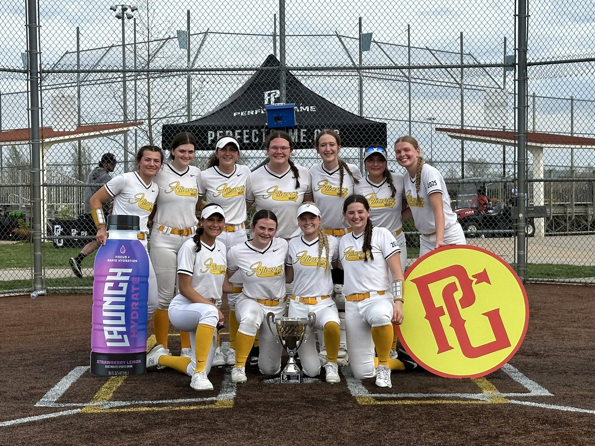 MadisonNagel26's tweet photo. I had an amazing time playing at the 18u PG Elite Showcase. Proud of my team for coming home with the championship win! Congrats to my teammates @_LaurenHagedorn for being named MVP pitcher and @DelaneyWyble for hitting the game winning walk off homerun! I ended with 2 homeruns. https://t.co/xKwPpTqKzx