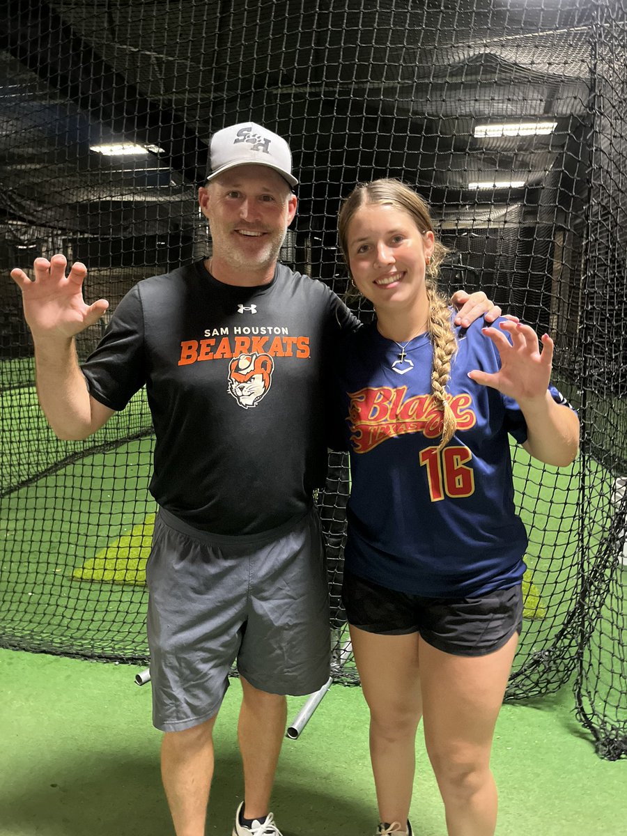 Had a great time tonight at the @BearkatsSB hitting clinic! I had a great time with the challenging drills and got some great feedback!! Hope to be back soon! @txblazegold16 @BrettBerryhill @CoachCaitlynOSB @CoachValis @shaynaespy08