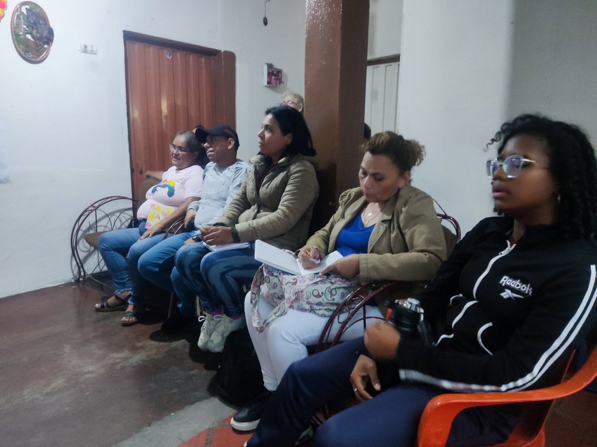 En una jornada llena de energía y de compromiso hacia el presidente <a href="/NicolasMaduro/">Nicolás Maduro</a> el <a href="/PartidoPSUV/">PSUV</a>  en el municipio Santos Marquina del estado #merida inicio una jornada de asambleas de calles.
 #AbrilDeVencedores