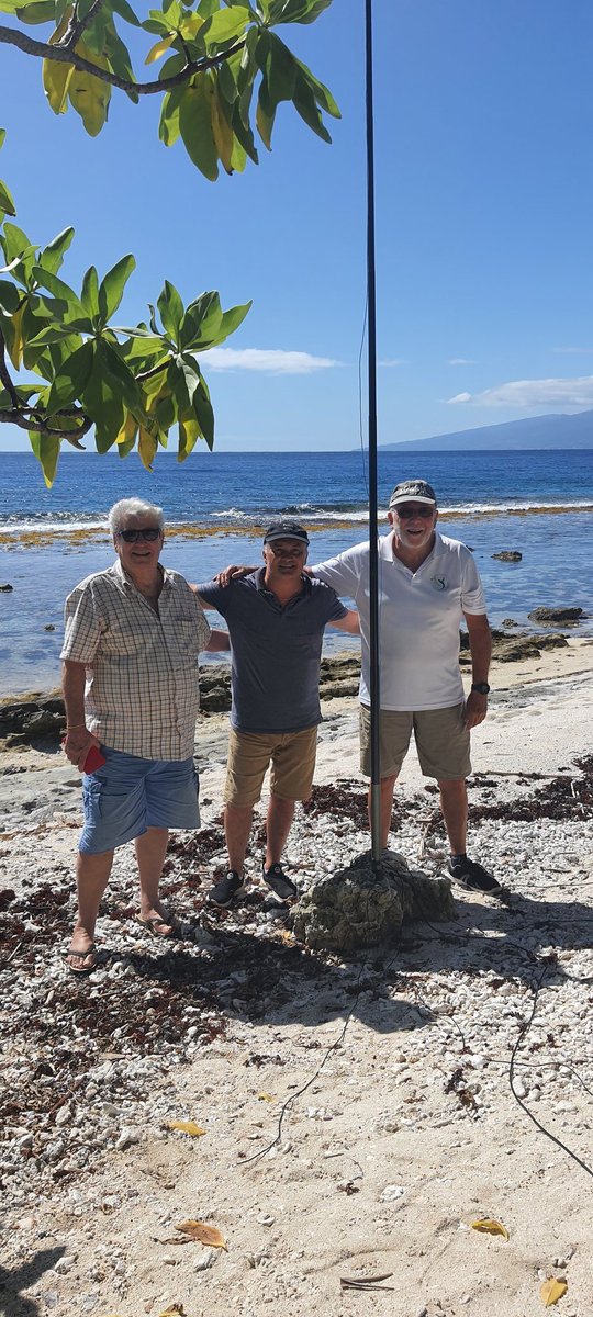 Meeting with local operator on Moorea island. FO4BM on the right.