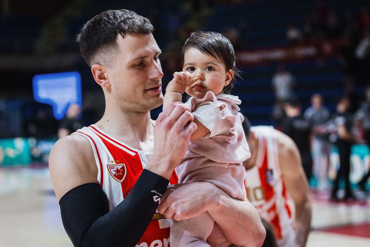 kkcrvenazvezda tweet picture