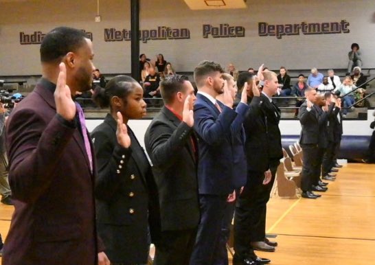 CHECK OUT this pic of the latest Recruit Class for Indy’s Fire Department

🔥 Congrats to IFD!! Well Done

(REALITY CHECK) The next Recruit Class for Indy Police is (16) 👀

IMPD ⬇️ 350 Officers + ~100 more leaving this year 

🔴 Let us know how this adds up #WakeUpIndy #Crisis