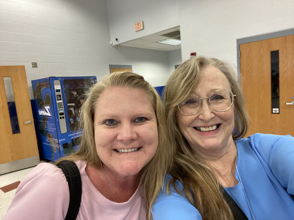 A huge thank you to this lovely lady, colleague, &amp; friend who was a huge help in picking up my slack when I needed her most. <a href="/pascoschools/">Pasco County Schools</a> <a href="/PascoLiteracy/">Pasco Literacy</a> ❤️