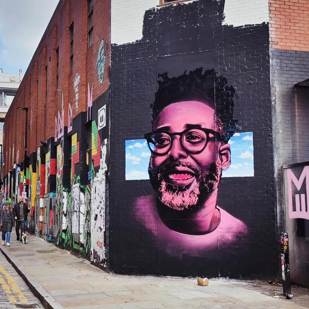 The #Shoreditch #StreetArt in #London did not disappoint. #Mural and #GraffitiArt was everywhere. #PinkArt a stand out.
#streetartphotography #shoreditchstreetart #shoreditchlondon #graffiti #streetartlondon #pink #loveart #murals #lovestreetart
#artnomads #ArtAdventureTravel