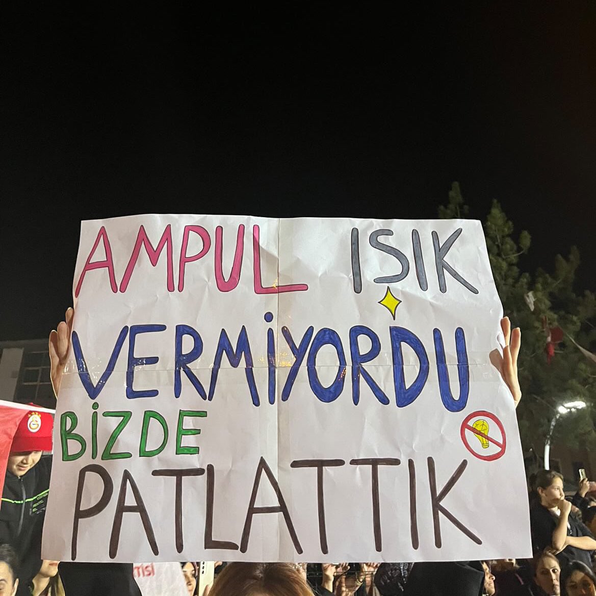 Kahramanmaraş Göksun'daki kutlamalarda açılan bir pankart: