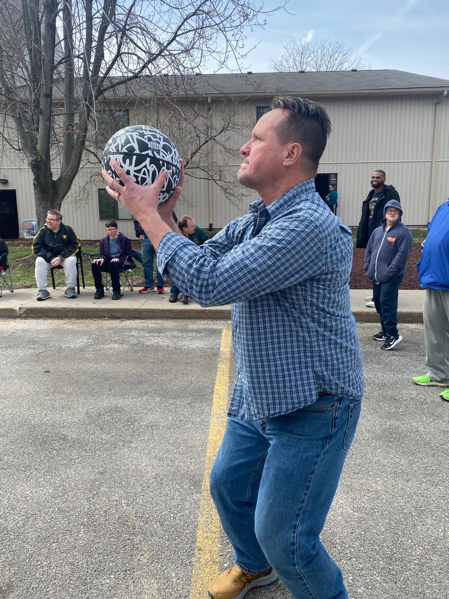 PrkWilliams's tweet image. PRK Williams Building Group staff, along with To The Rescue staff and members had a blast with some fierce March Madness competition at our free throw challenge!   #totherescue #dayprogramfun #marchmadness #staffengagement #wehavefun