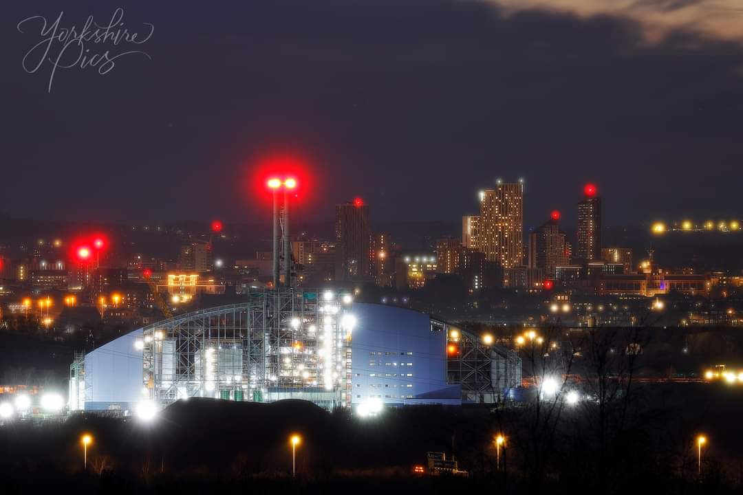 Latest #Leeds skyline pic and the Enfinium Energy From Waste Facility at Skelton Grange still under construction.