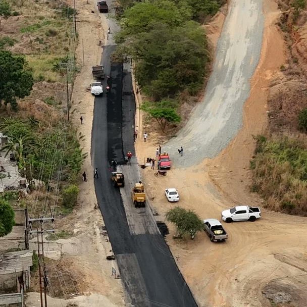 #01DeAbril Inspeccionamos los avances del plan de embellecimiento y recuperación de la carretera San Francisco de Asís - Villa de cura. #1x10delbuengobierno #conmaduromas