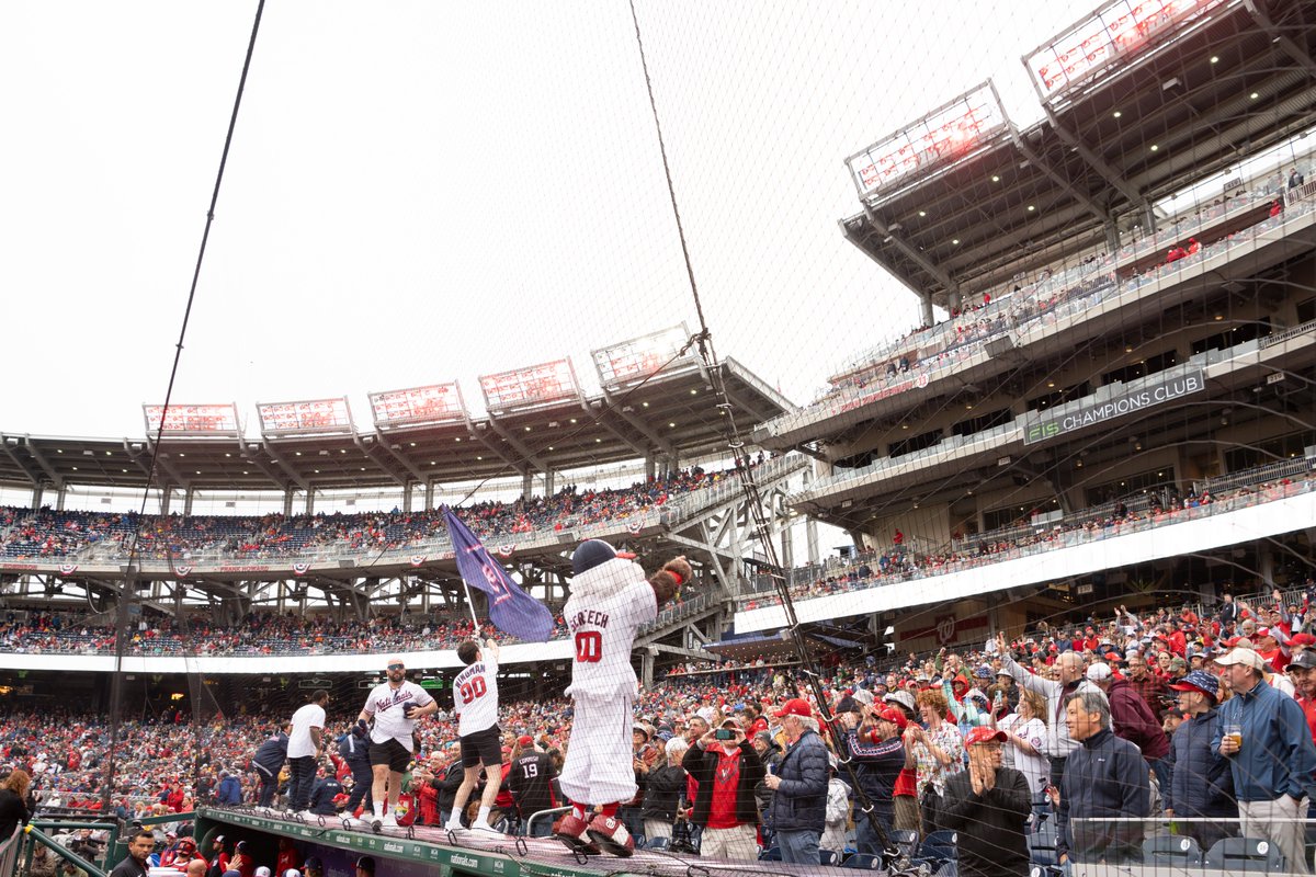 MayorBowser's tweet image. Happy opening day, @Nationals!

We're rooting for you today and all season long.⚾️

Play ball! #SportsCapital