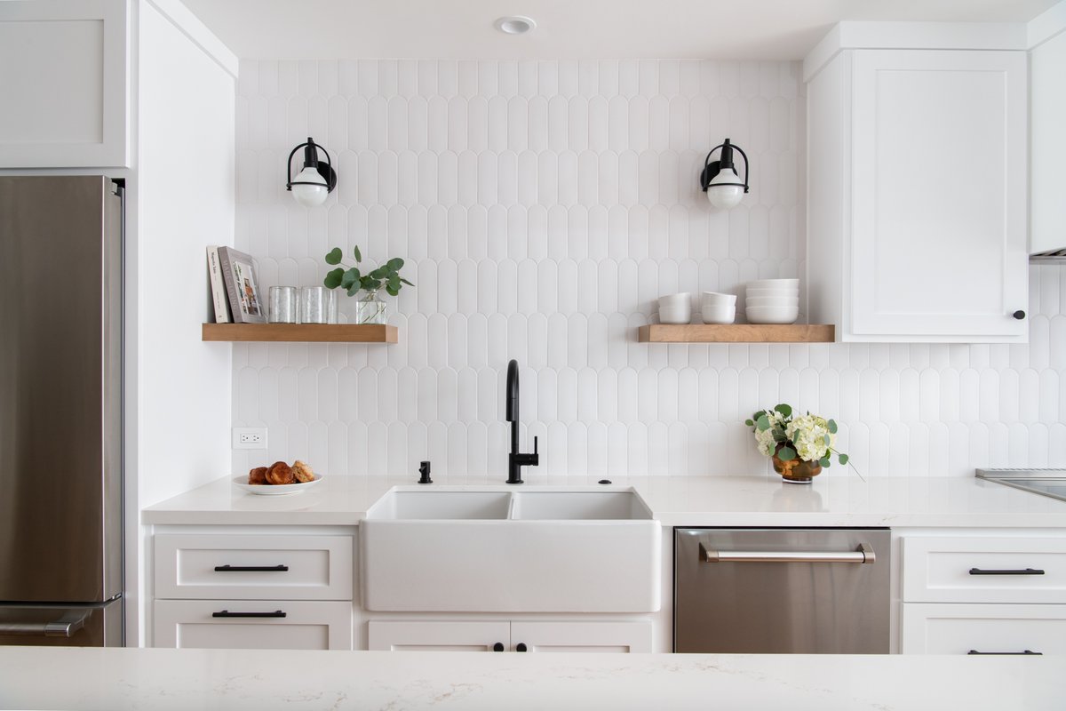 Kicking off the new week with a classic, timeless kitchen.
📷: @leighannrowe