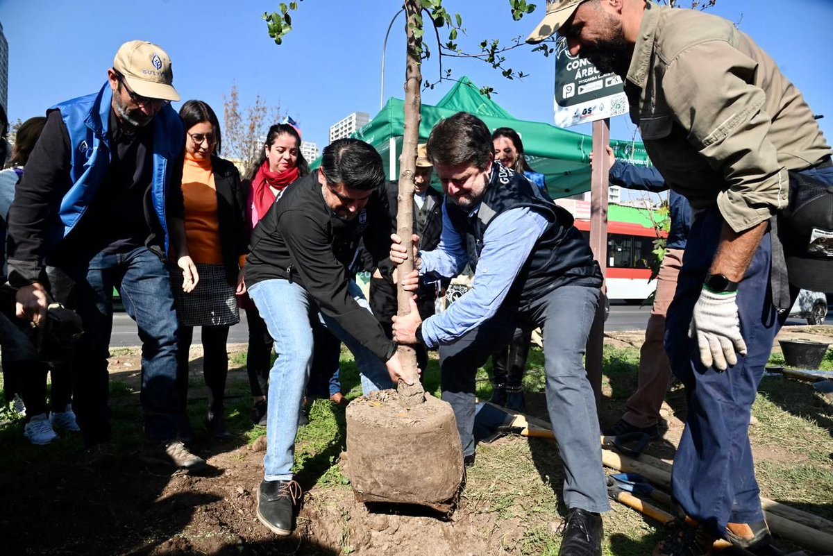 It's the beginning of #EarthMonth! 🌍 Our team advances on the projects and interventions that protect communities from the impacts of climate change and extreme heat. Follow us to learn how we’re celebrating the Earth and taking action to protect it. 🌱 bit.ly/35SOSRw