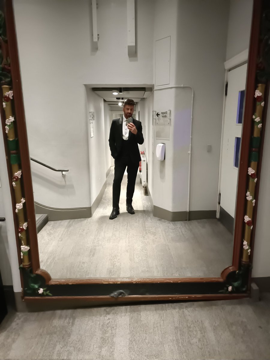 What an incredible day and night with these wonderful people at the #LondonPalladium on Saturday  - Magnificent Show - Bradley Walsh &amp; Friends - Magnificent show - Just brilliant! <a href="/BradleyWalsh/">Bradley Walsh</a>