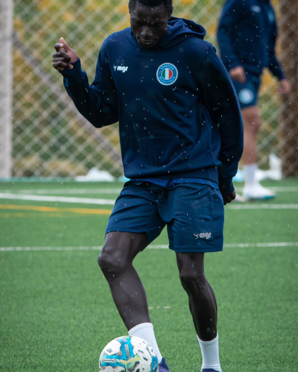 🎶 Abril, otoño, atardecer 🚫 (amanecer) 🎶 Comenzó el mes de Abril y con el, el primer entrenamiento del año bajo 🌧 Aquí las 📷 #ElAzzurro 🇮🇹