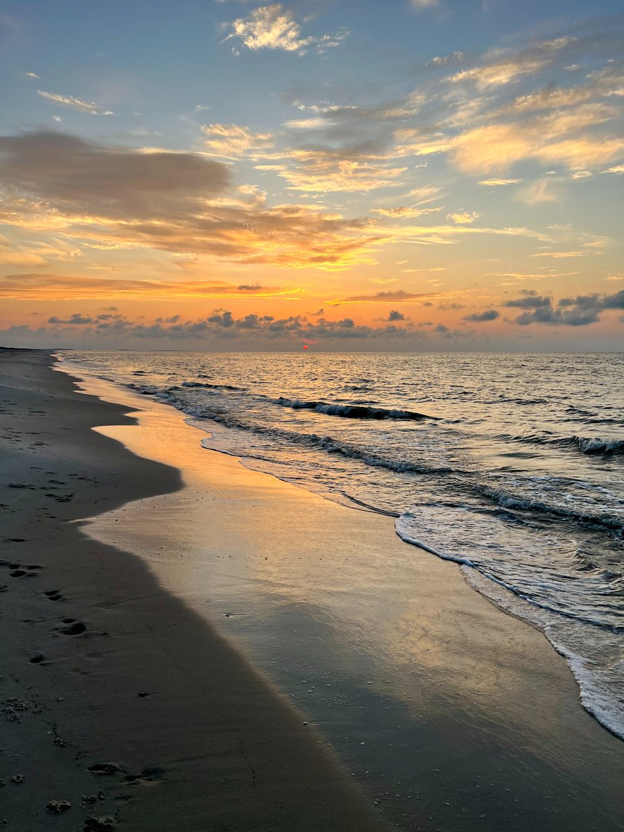 No Photoshop. My super husband captured this sunrise.

#Sunrise #VisitFlorida #BeachTravel #BeautifulPlaces #FloridaBeaches