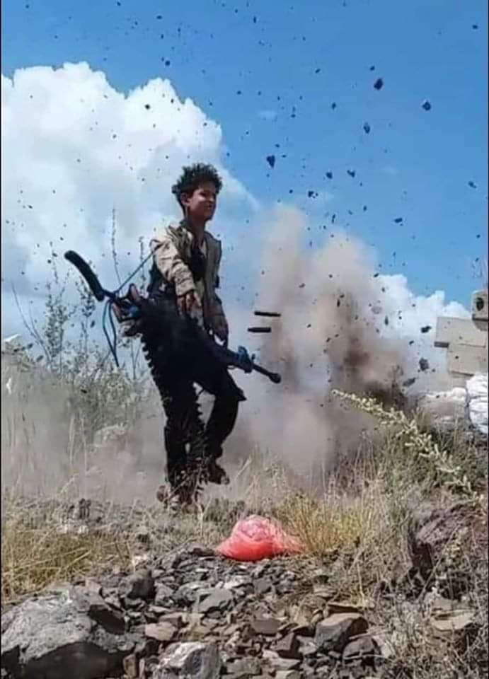 غلطان ياذي تحسب الضالع تعز..
 او با تصنفها بـحـاشـد او بكيل..

الضالع الحرة بـهـا قيمة وعـز..
والطفل فيها يـطـرح 12 قتيل..
#جبهات_الجنوب_تسحق_الحوثي