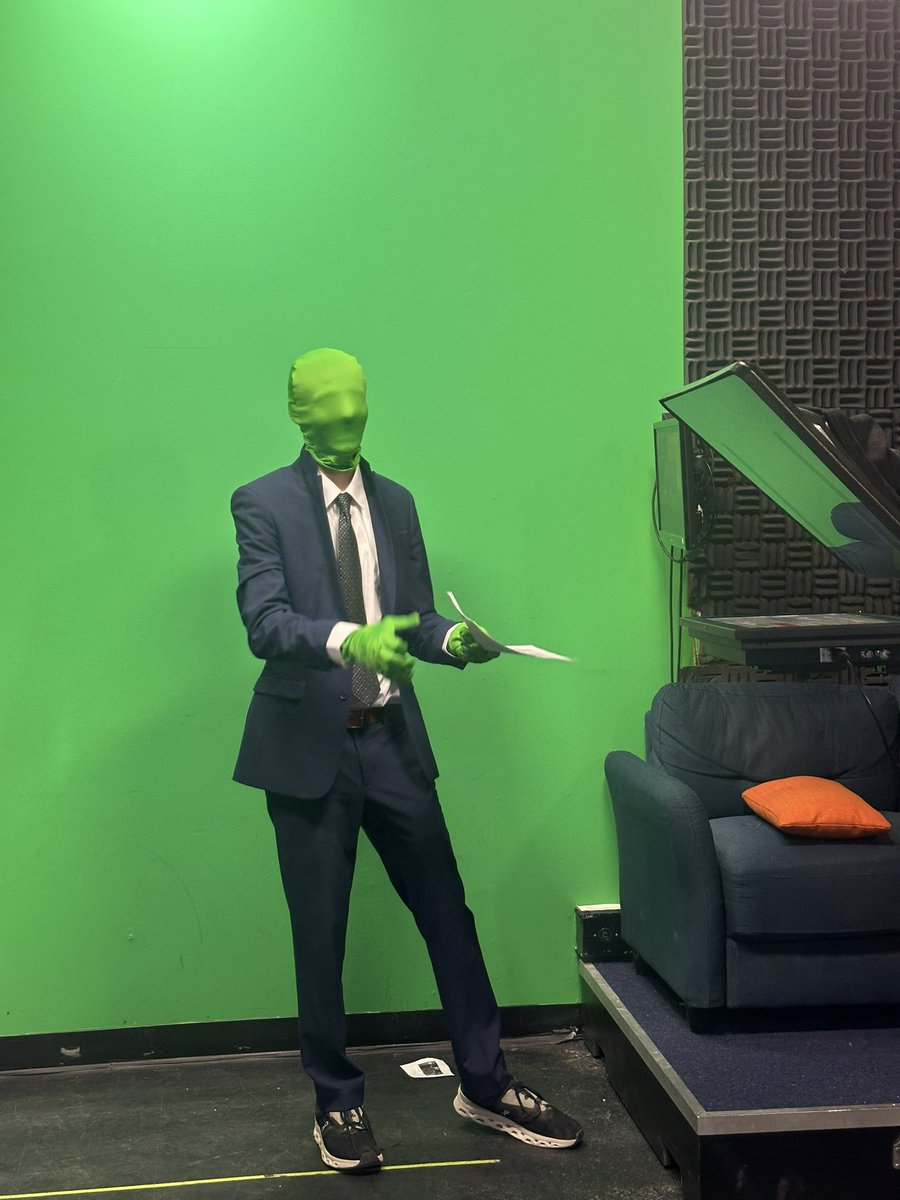 MaddieStelk's tweet photo. Nothing out of the ordinary in studio tonight… #April1st https://t.co/G4tuDq2Aa7