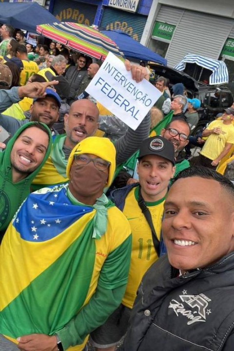 🚨COMPARTILHEM URGENTE: Se você estiver vendo isso, DÊ RT E LIKE. O Twitter está passando por mais um momento ruim! Agora, vamos ao que interessa: A Deputada Federal Carla Zambelli (PL-SP) acionou o Ministério Público para acusar a primeira-dama Janja de ter influência na