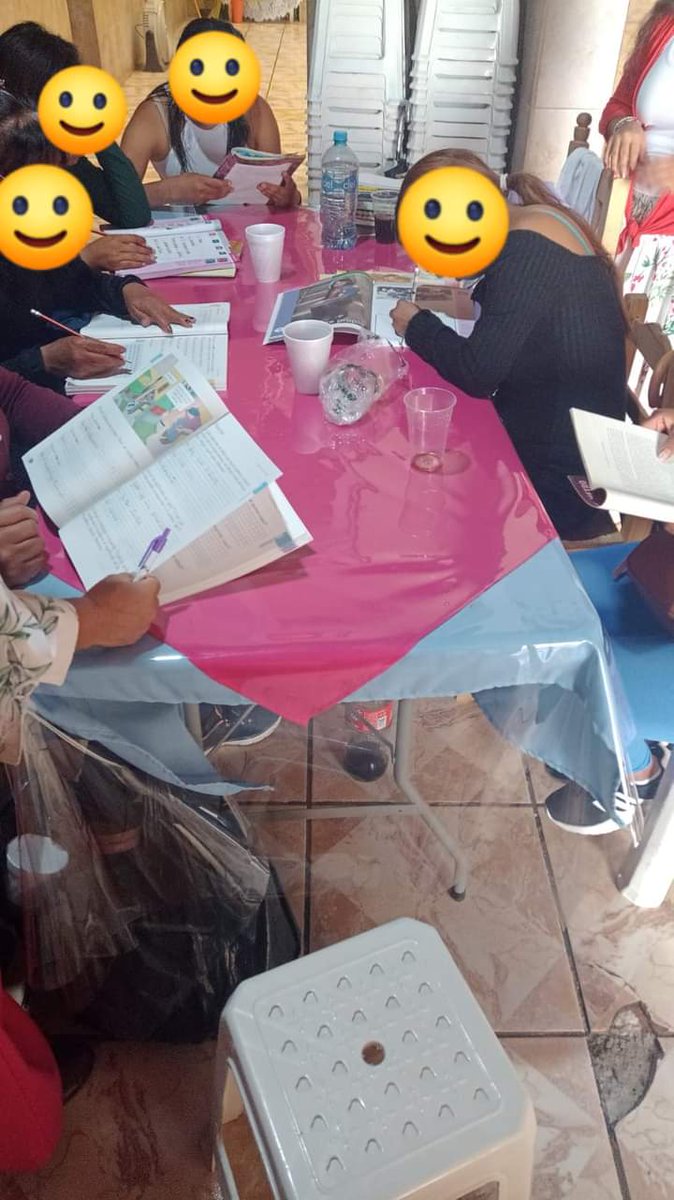 de_la91196's tweet photo. Por qué tod@s tenemos derecho a la educación, nuestras compañeras siguen con el dedo en el renglón, siguen aprendiendo día a día por qué todas somos una #chicasdela14 https://t.co/zSGWIHjGxc
