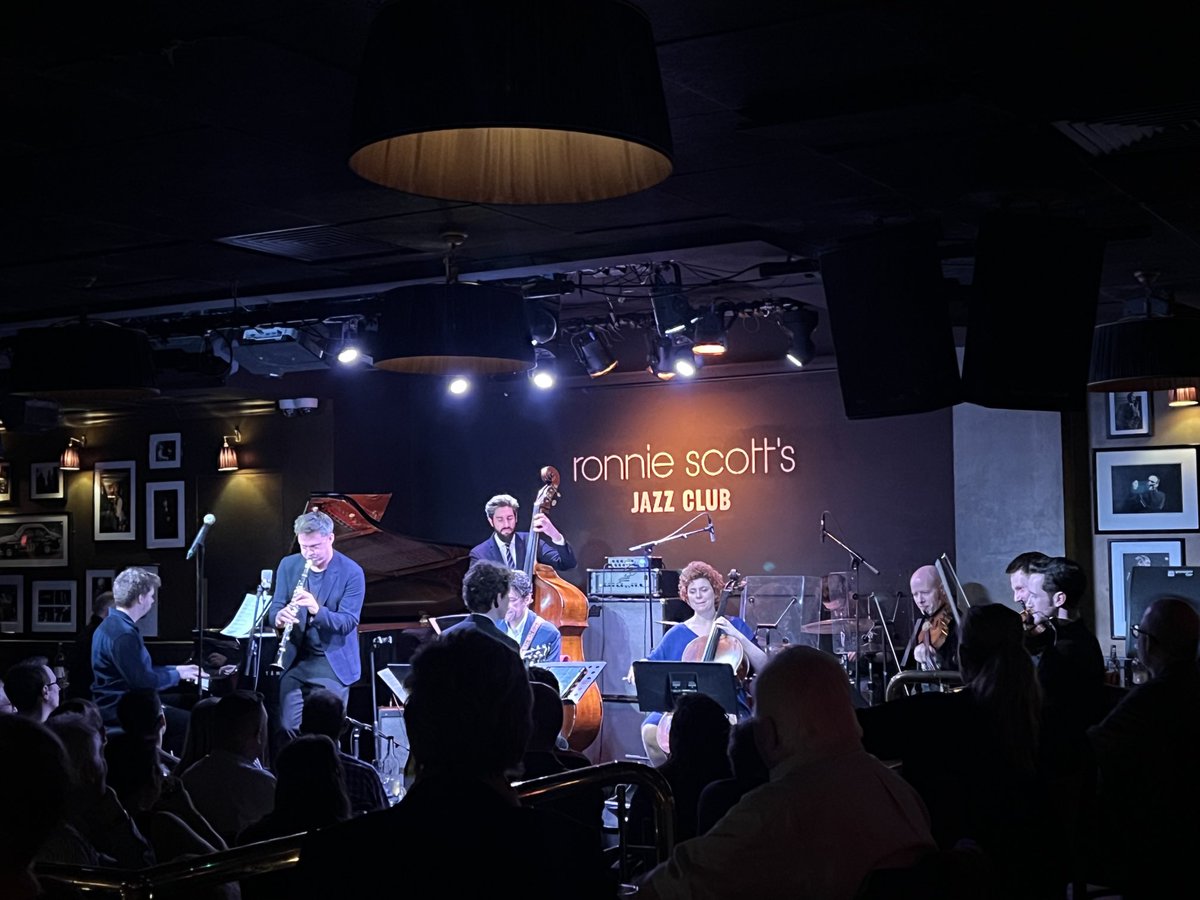 Monday evening ⁦@officialronnies⁩ we enjoyed a fabulous performance of ‘Clarinet Fantasy’ and other material by ⁦@AdrianCoxMusic⁩, aided by a great band and string section. Music of the highest quality in a wonderful atmosphere delighted the sellout crowd. Thanks.