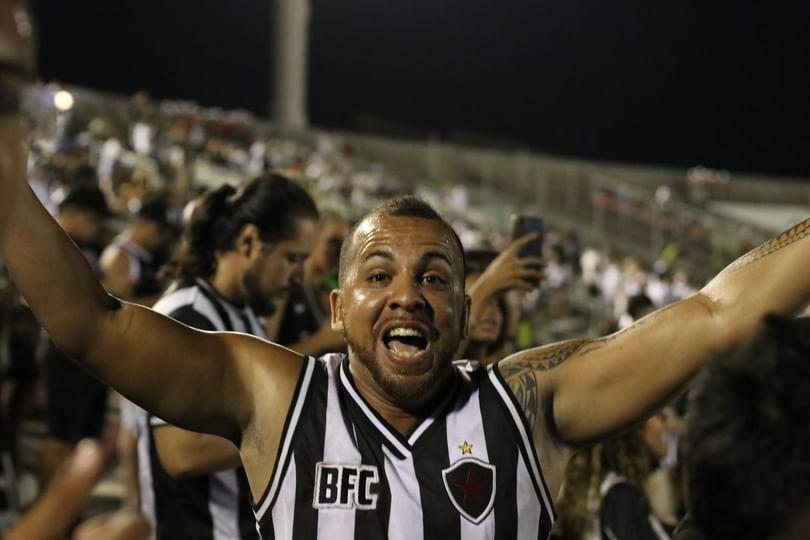 Eu sou BELO e só queria ganhar esse paraibano pra mandar todos os rivais tomar no cu. E pode gritar e esbanjar todo meu sentimento que sinto pelo meu BELO querido da minha João Pessoa CAPITAL da minha paraiba linda.