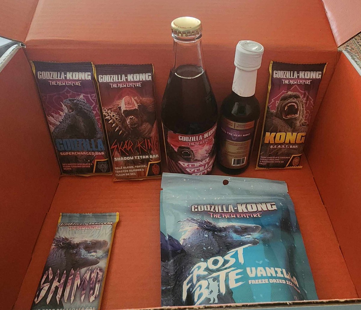 THANK YOU @officialfye for the awesome GxK care package! Cherry Soda: fye.com/products/godzi… Hot Sauce: fye.com/products/godzi… Frost Bite: fye.com/products/godzi… Shimo Bar: fye.com/products/godzi… Skar King Bar: fye.com/products/godzi…