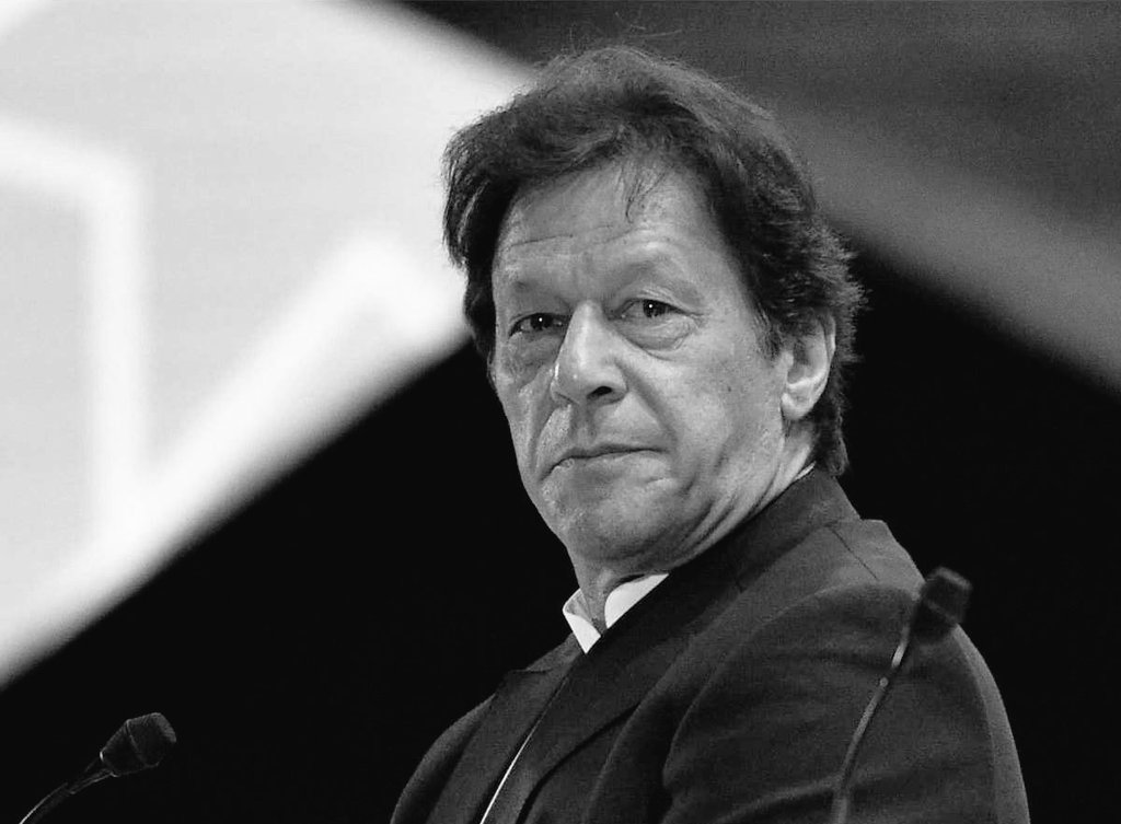 وہ تو عبادت سمجھ کر کاٹ رہا ہے، 
ہم امتحان سمجھ کر جھیل رہے ہیں.
Murshid Imran Khan