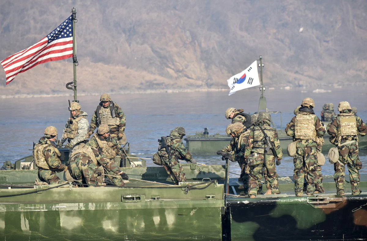 Bridging the Gap
ROK army's 5th Engineer Brigade teamed up with 11th Eng. Bn., 2ID Sust. Bde., for a combined wet gap crossing as part of the annual training near the Imjin River. 

📷 @2INFDIV  
#같이건설합시다 | 🇰🇷 #ROKUSAlliance 🇺🇸 | #WeBuildTogether | #PrepareForCombat