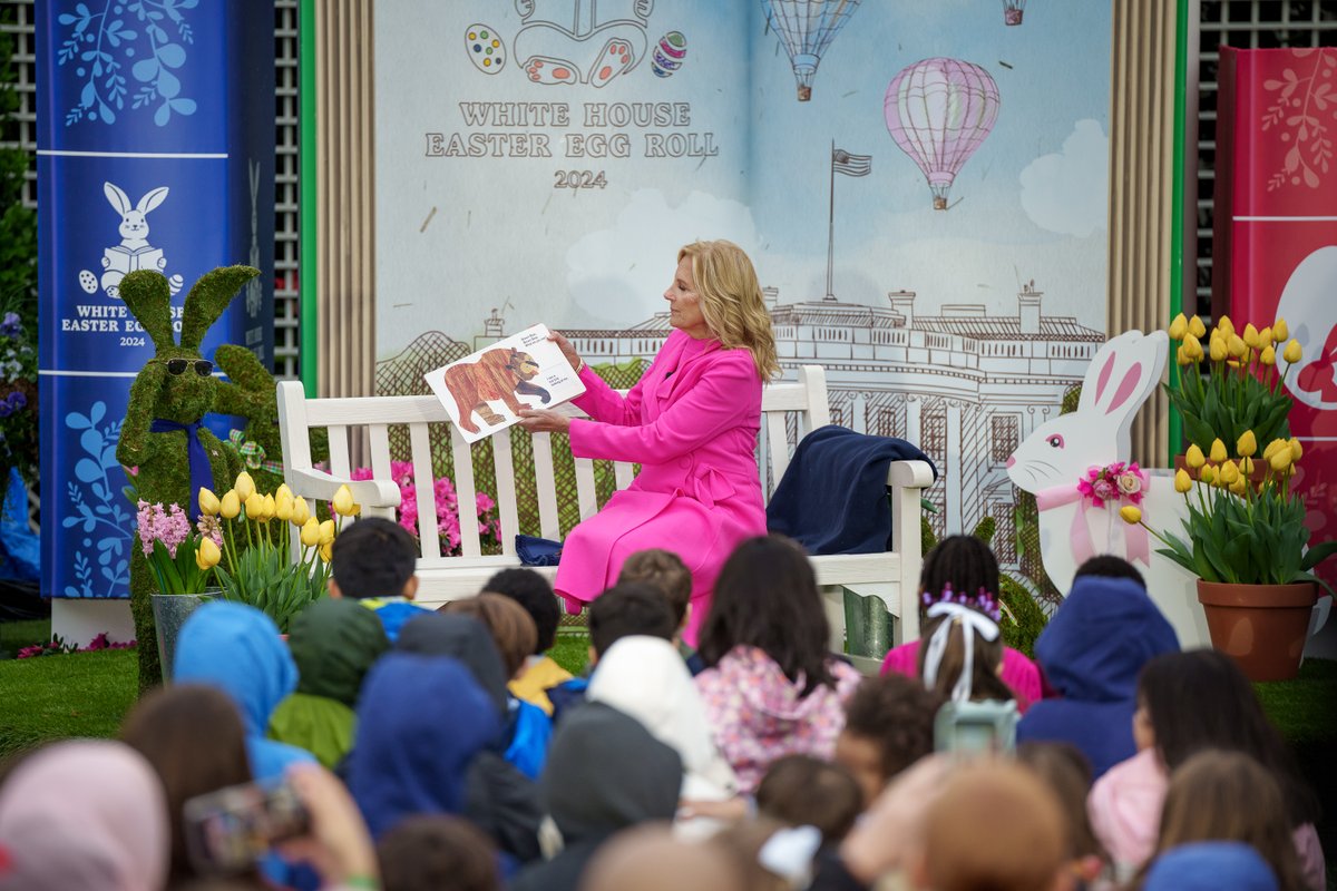 WhiteHouse46's tweet image. Take a peep into this year’s White House Easter “EGGucation” Roll! 🐇